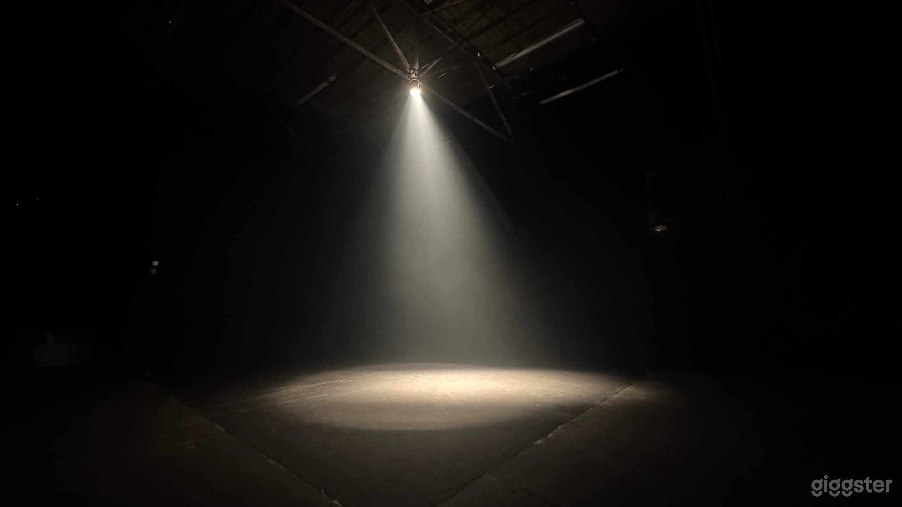 Spotlight Black Void Set In Certified Studio Photo 2