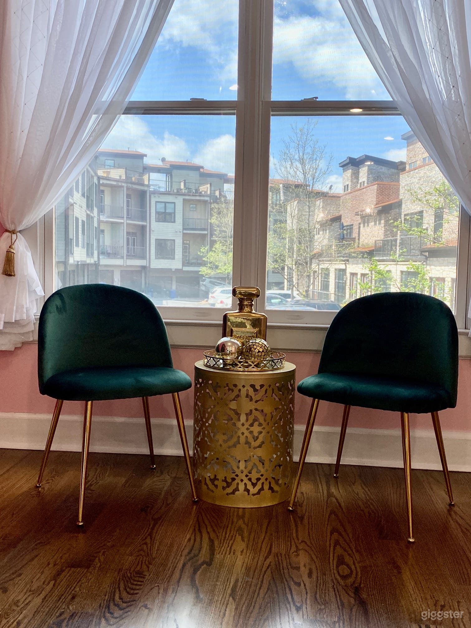 Pink Barbie Beauty Salon Photo 3