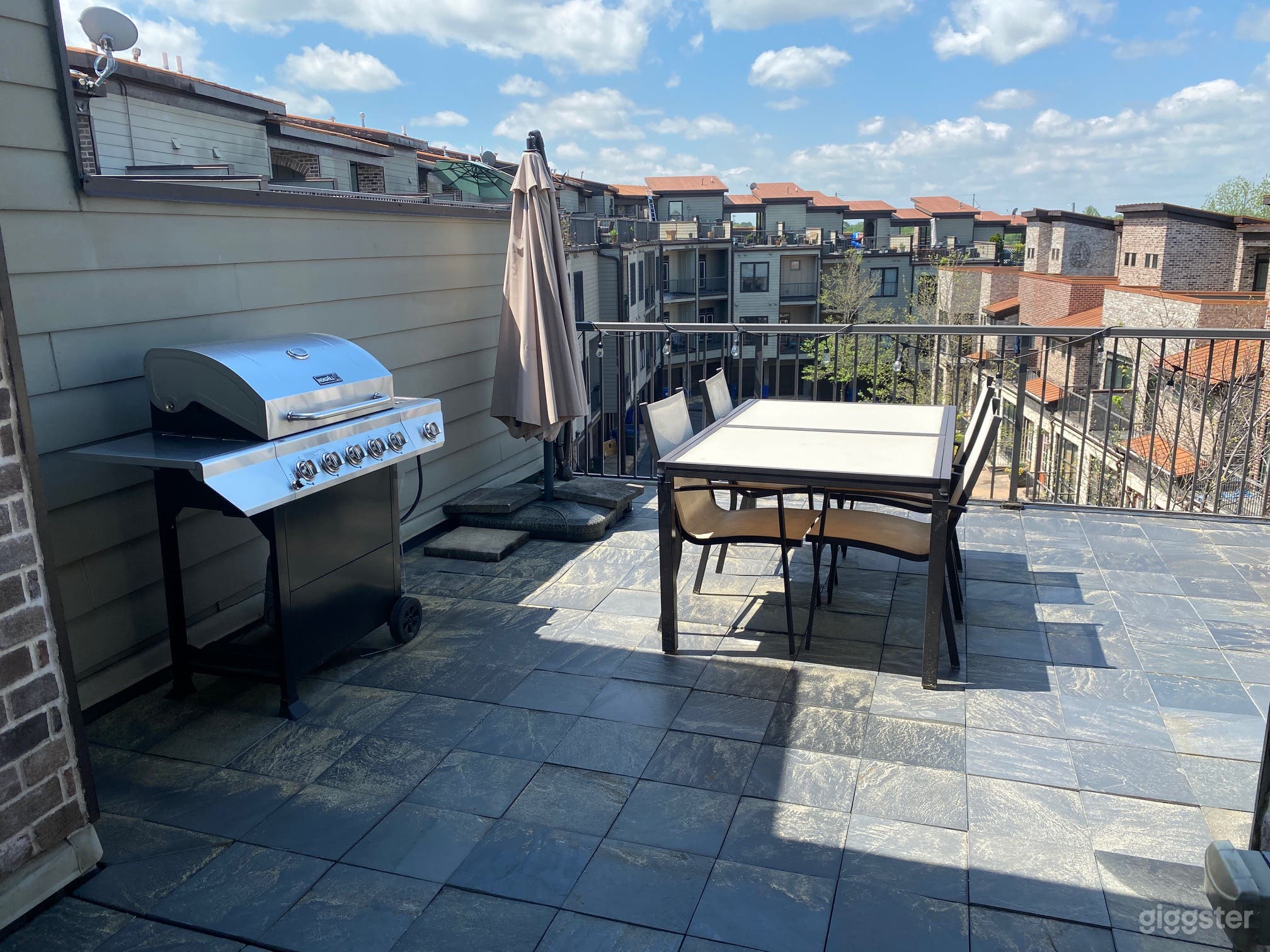 Pink Barbie Beauty Salon Photo 4