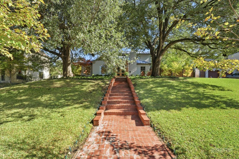  Cozy Contemporary Hideaway with Pool 