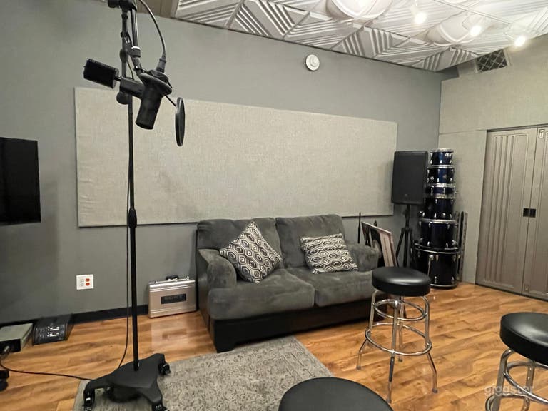  Vocal booth and live room sound proofed. Can be used for hair/makeup or actual vocal recording.  