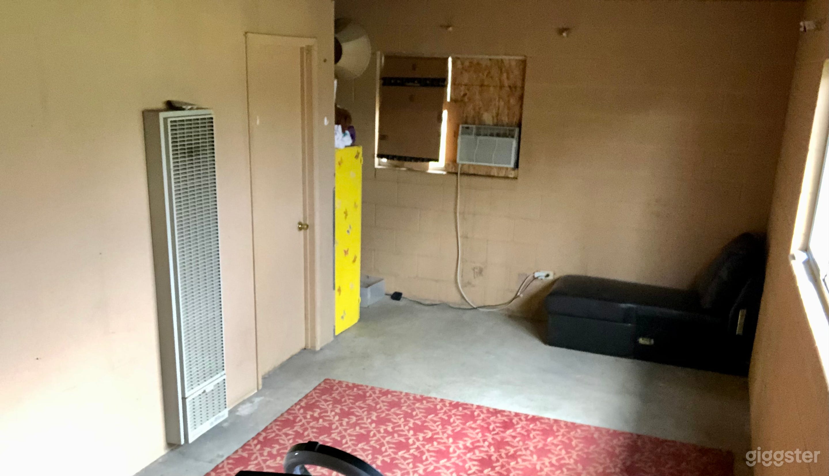 Simple Studio Space Photo 2