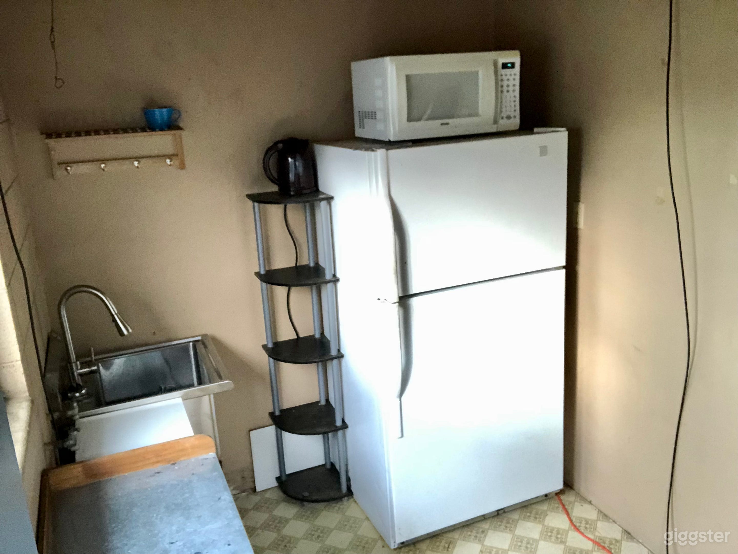 Simple Studio Space Photo 4