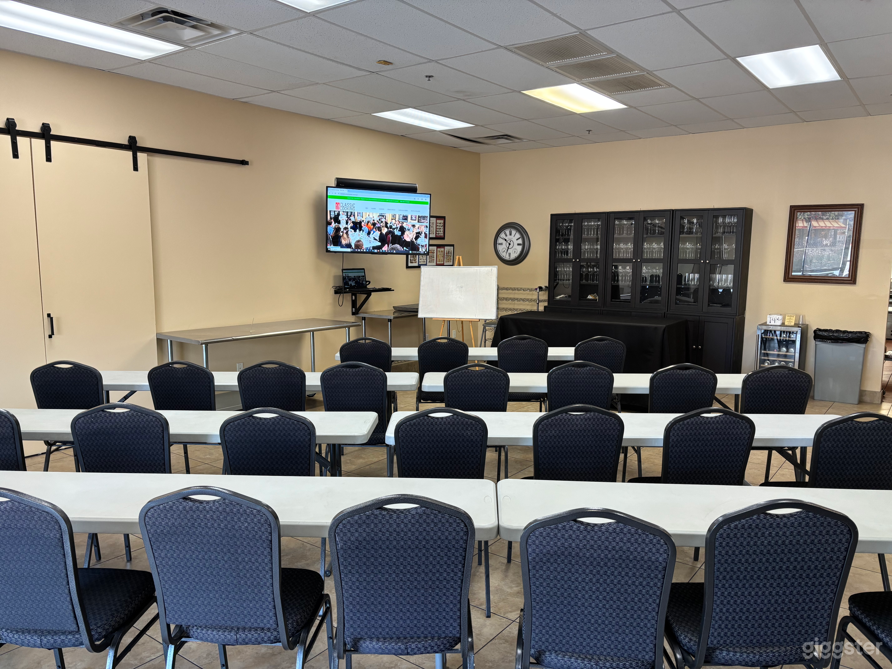 North &amp; South Wing Rooms (Buyout) Photo 1