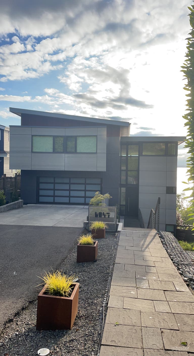 Modern Seattle Home with Stunning Sunset Ocean view 