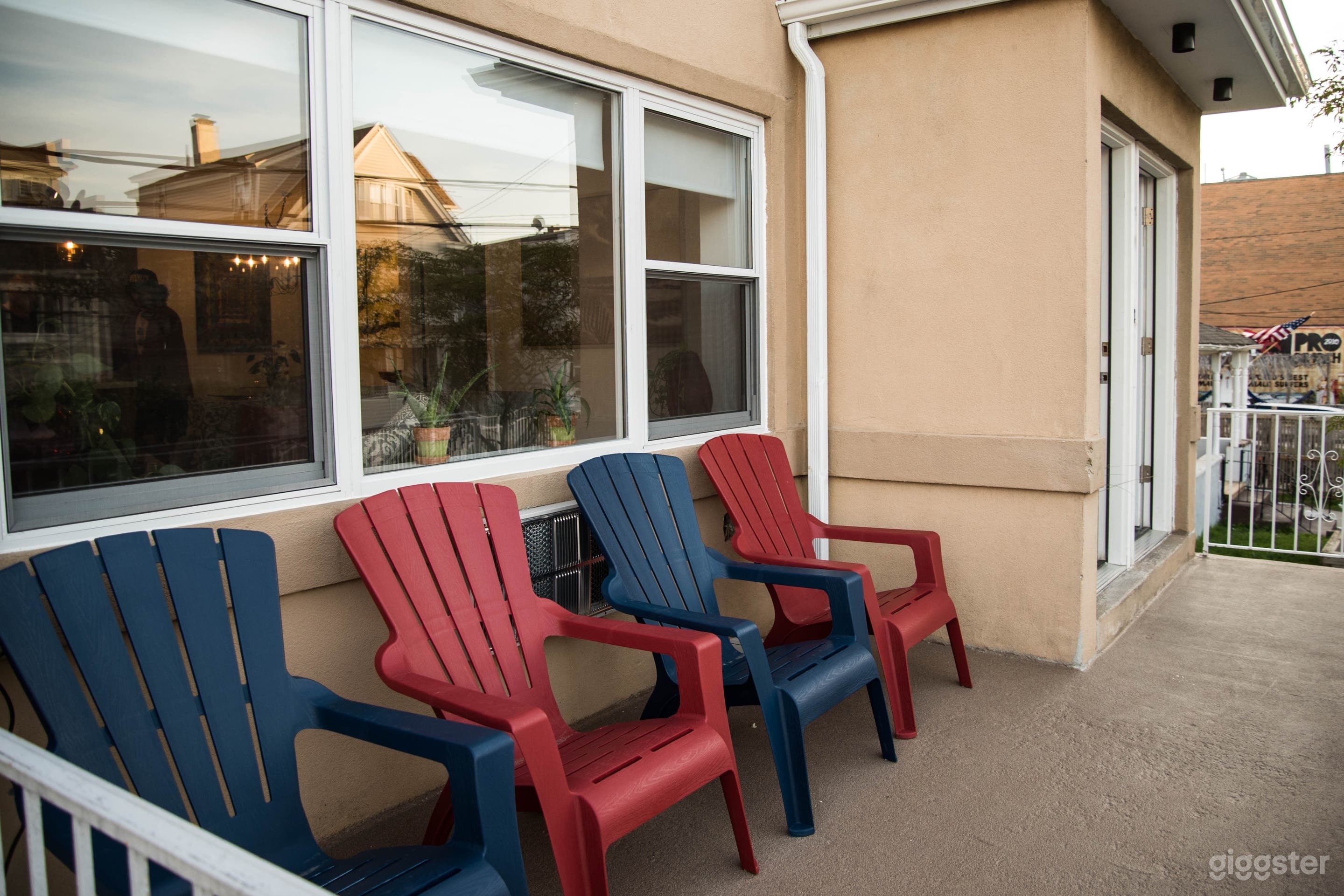 Colorful Beach Apartment Photo 2