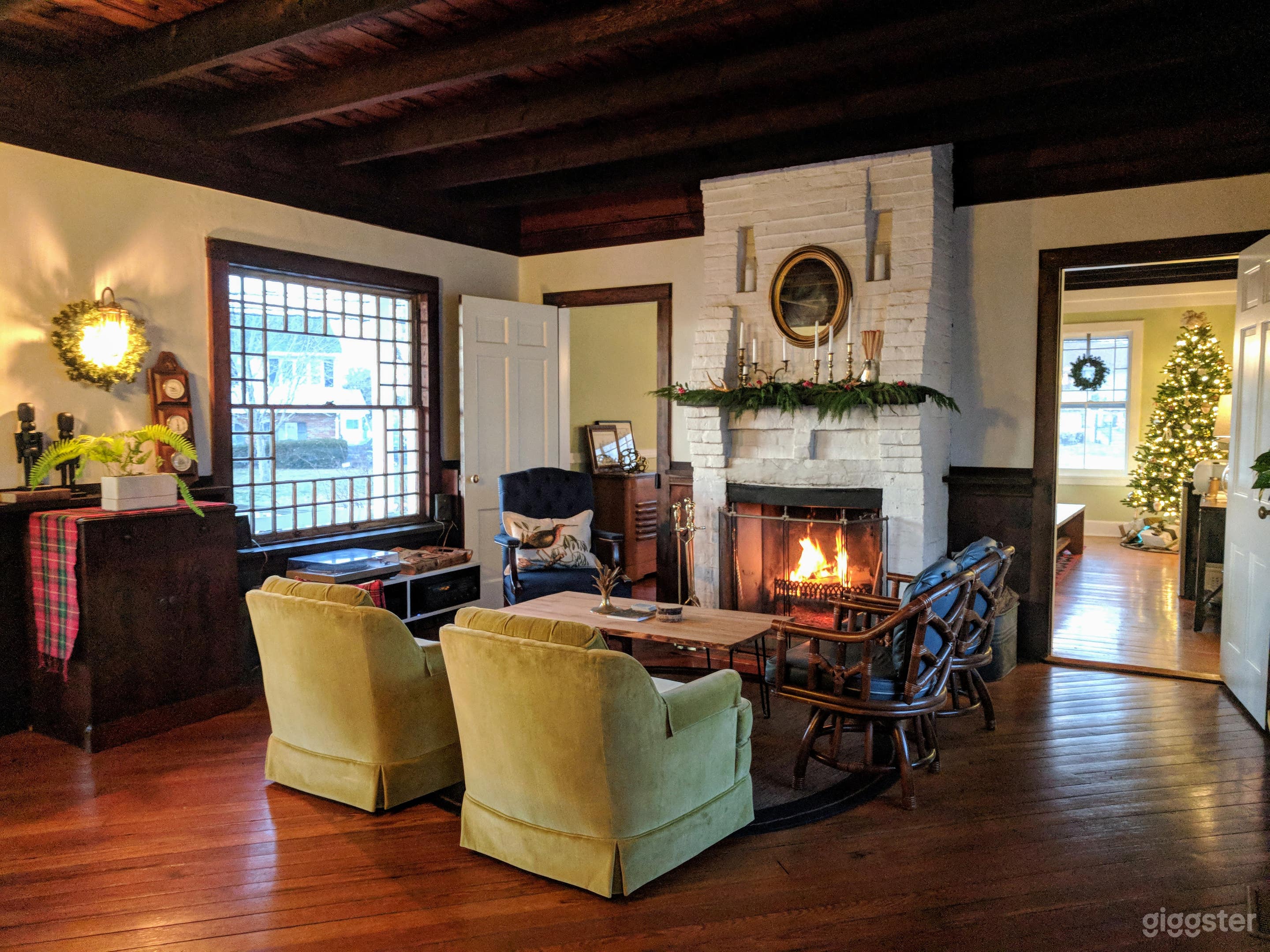 Historic Cottage: Vintage Charm Meets Production Versatility Photo 4