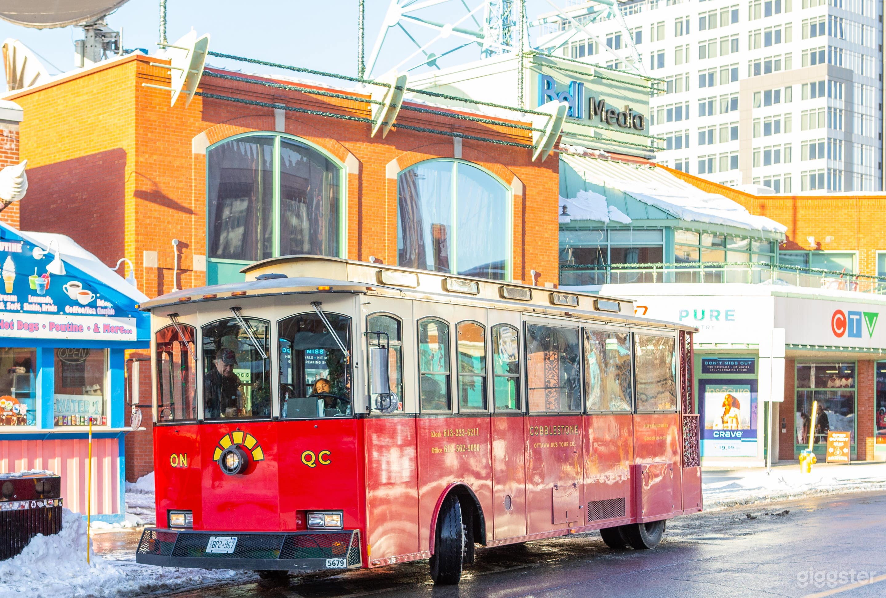 Vintage Trolley Bus in Ottawa Photo 1
