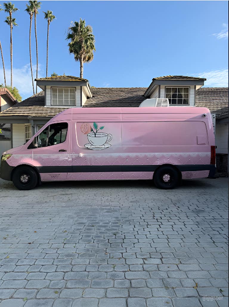  Parisian Mobile Café 