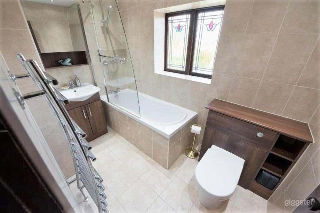 Spacious Family Home &amp; Garden  Photo 3