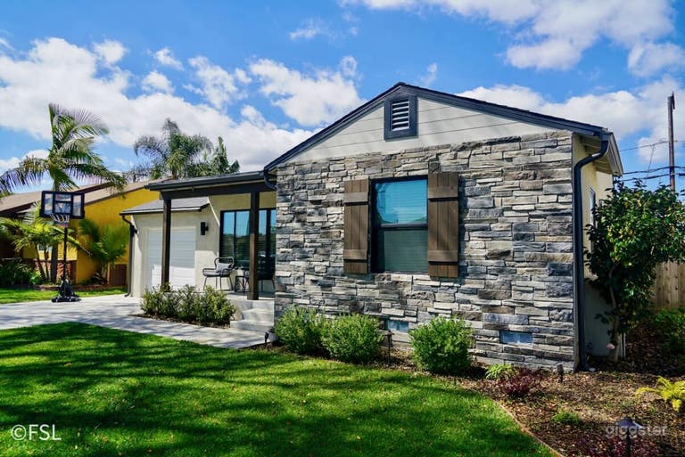  Tree-lined Gem with Modern Indoor-Outdoor Flow 