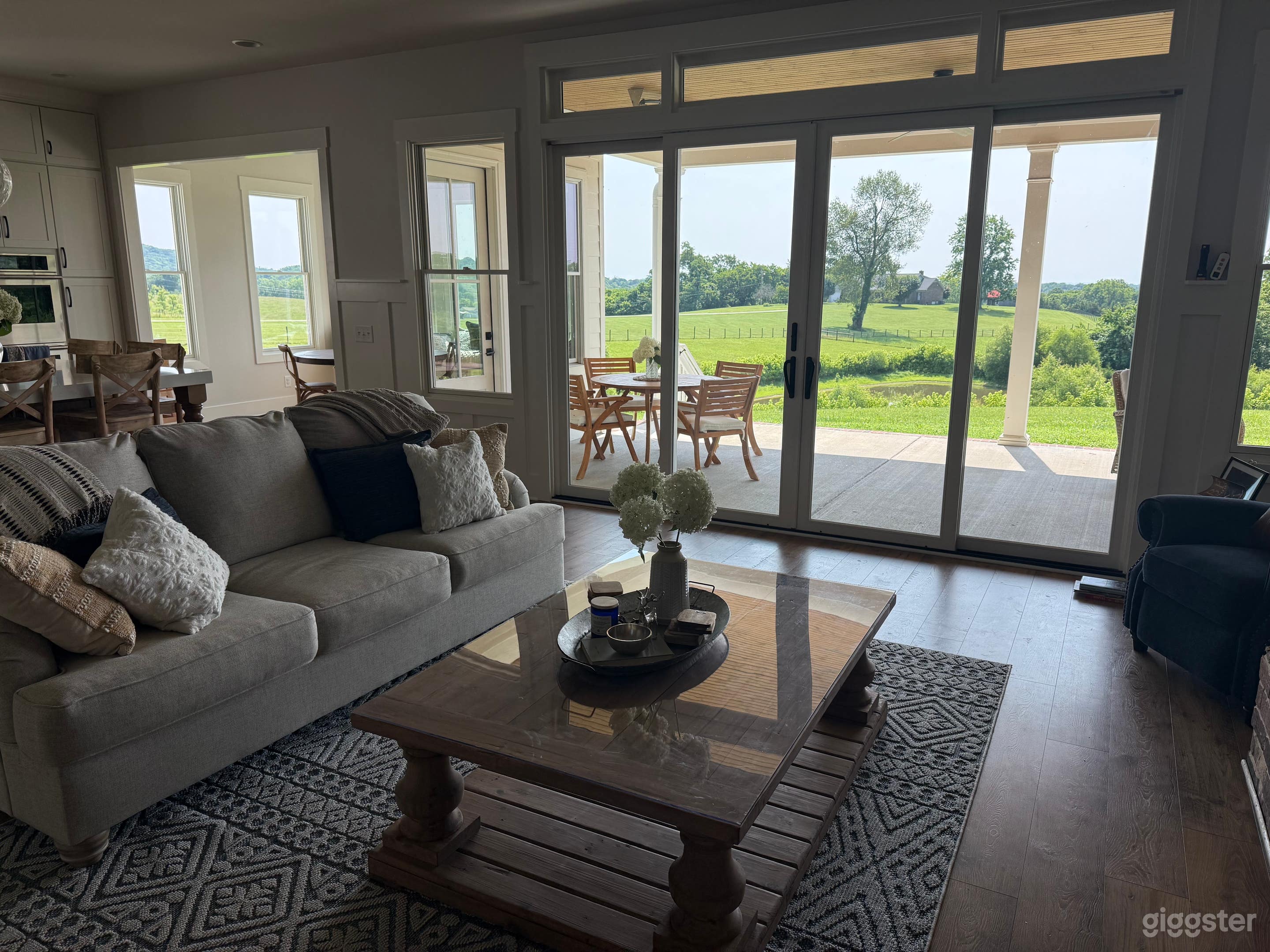 Farmhouse Beauty - Stunning Views Photo 4