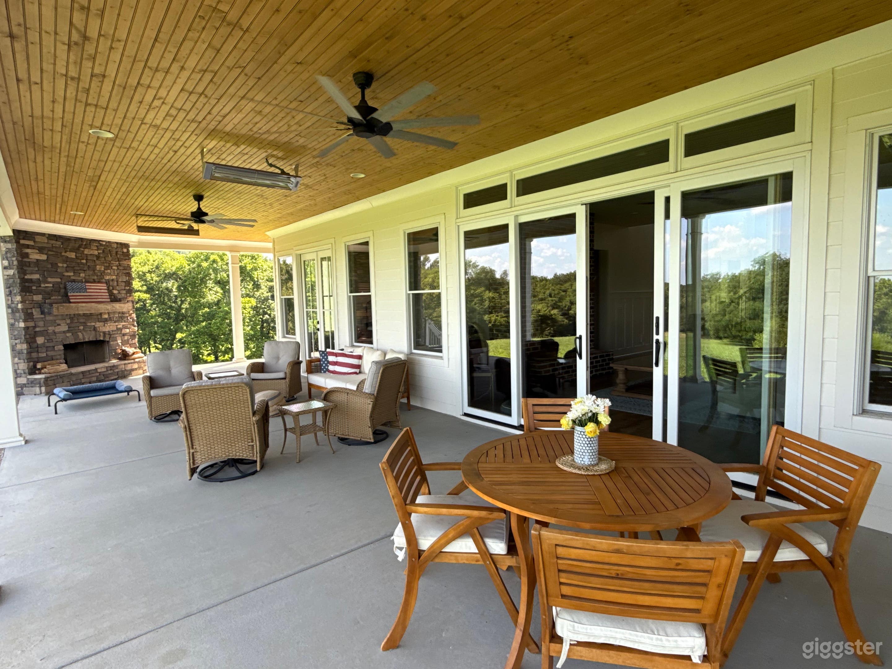 Farmhouse Beauty - Stunning Views Photo 2