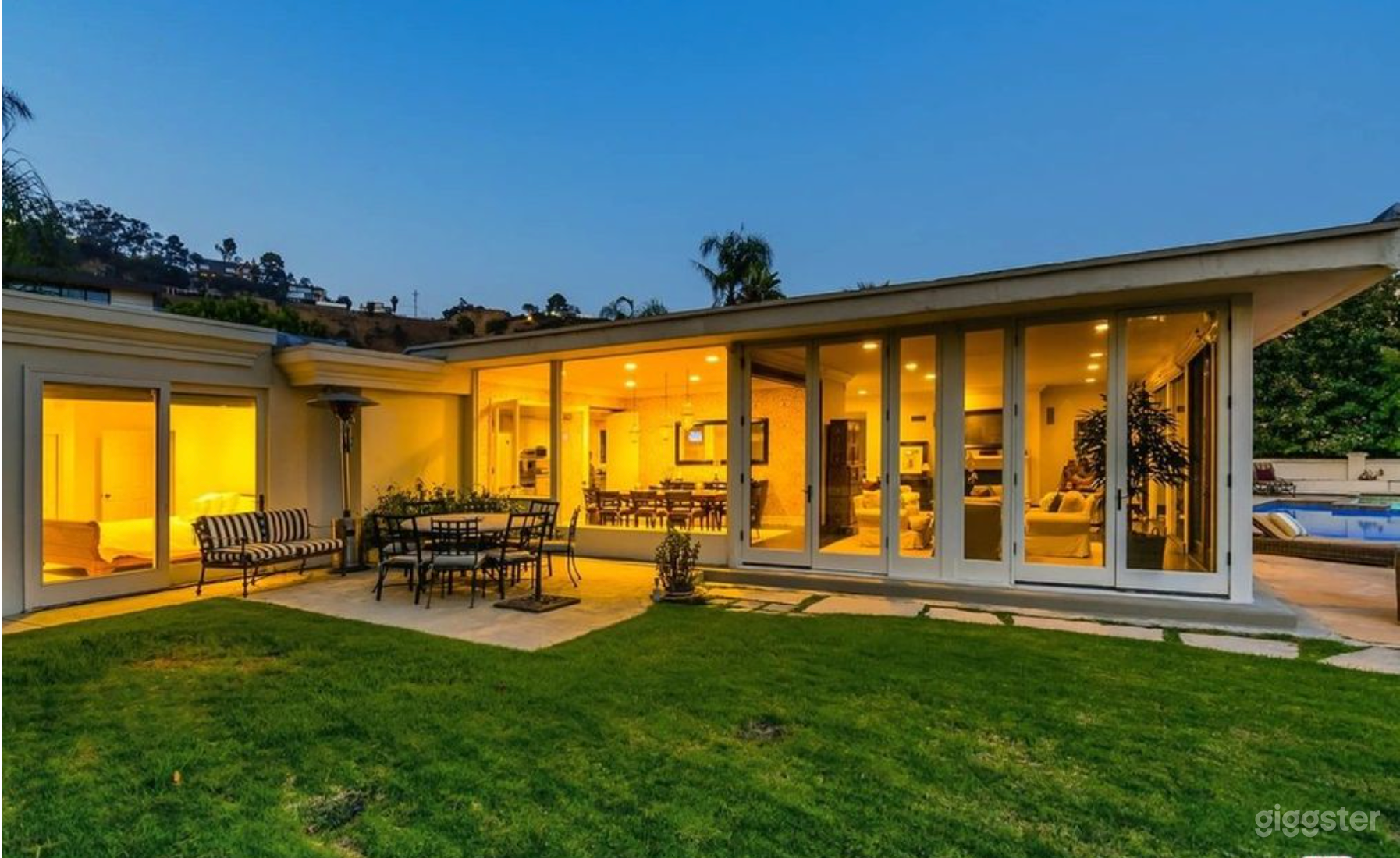 Elegant Hollywood Hills with Skyline City Views Photo 2