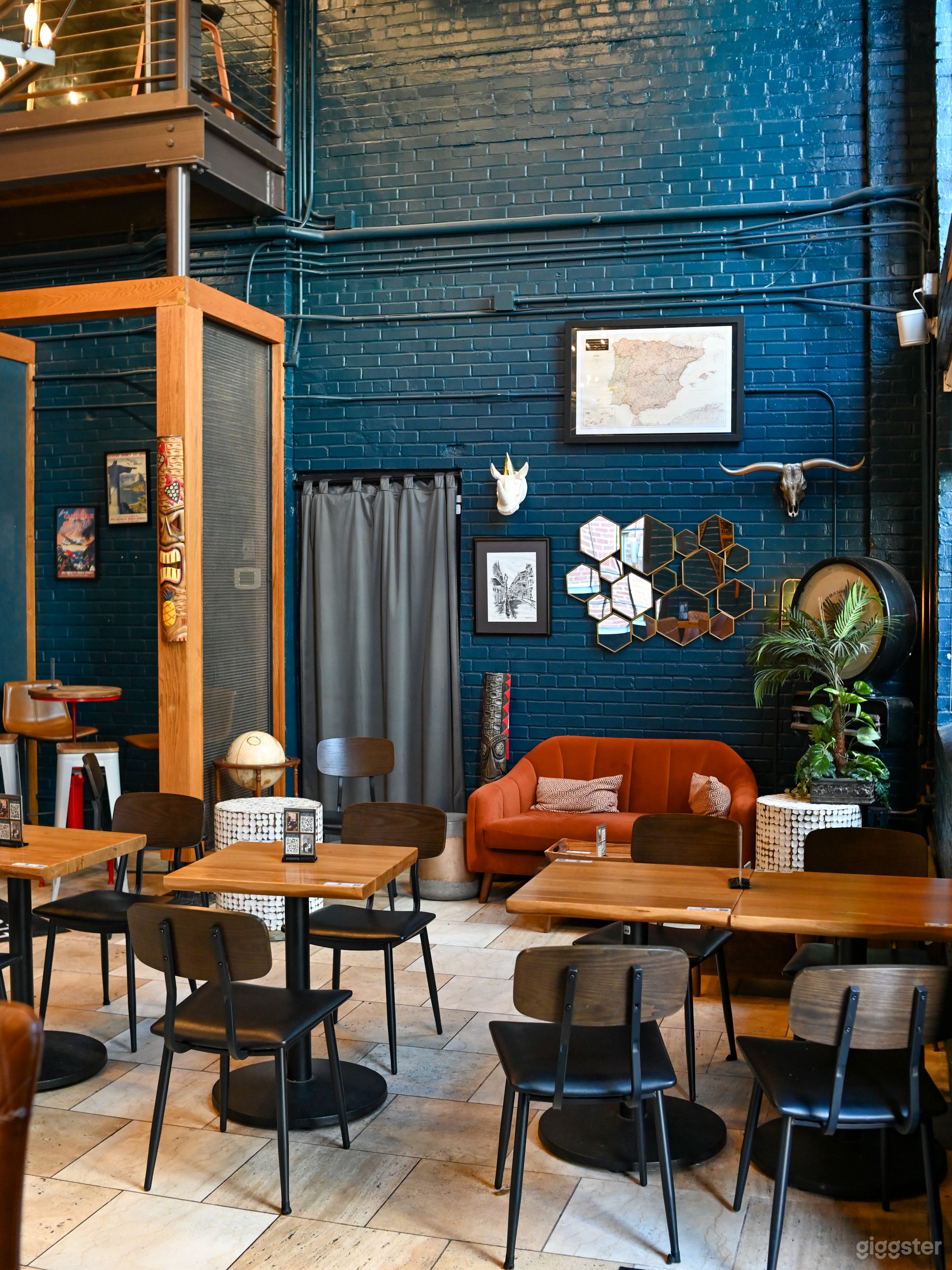 Cocktail Bar Photo 4