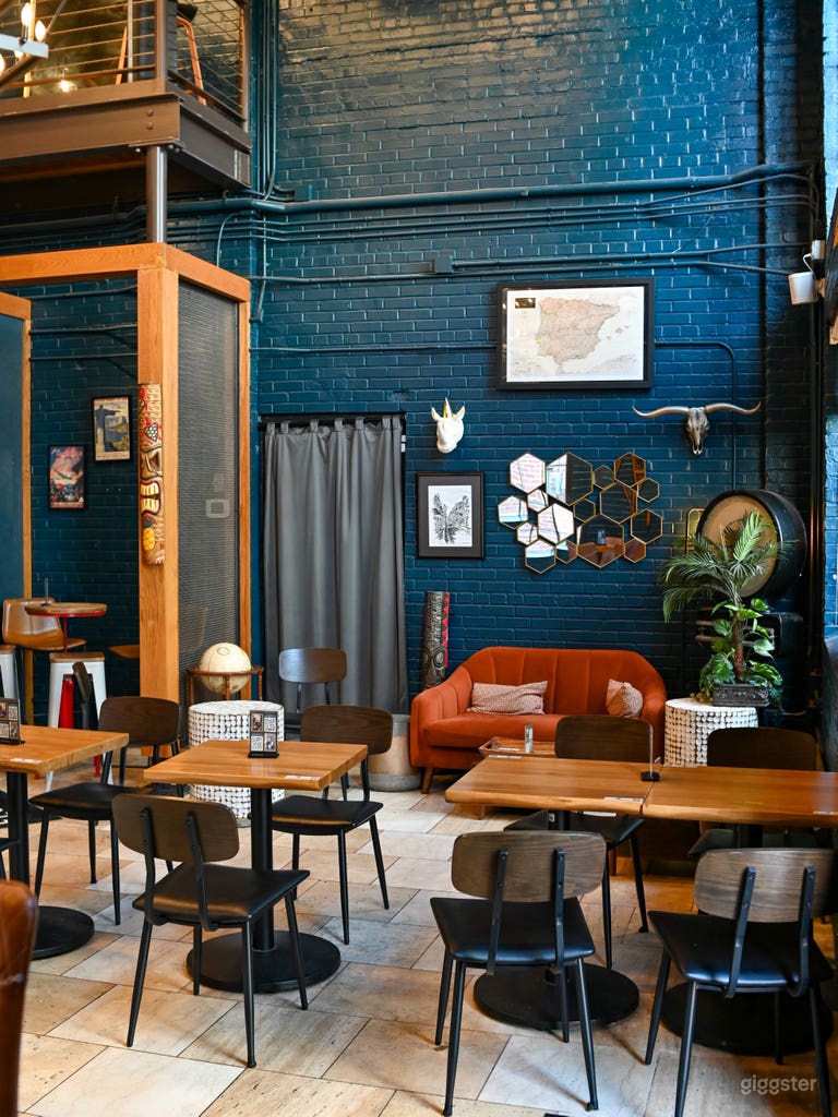  Cocktail Bar 
