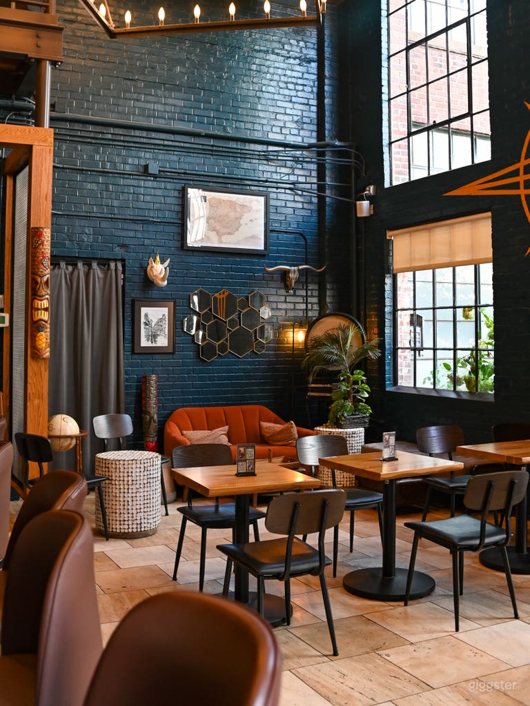 Cocktail Bar 
