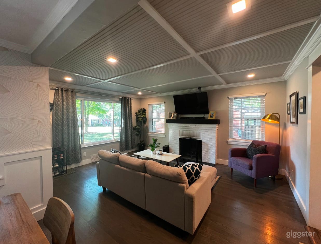 Gorgeous Centrally Located Home Photo 4