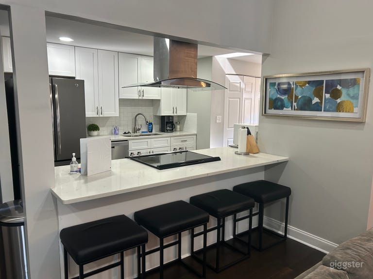  Renovated spacious ranch home with backyard 