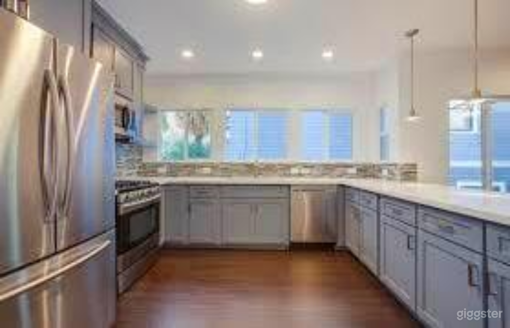 Spacious Chefs kitchen 01