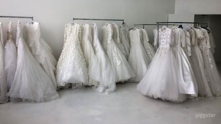  Stylish Light-filled photo studio with EQ 