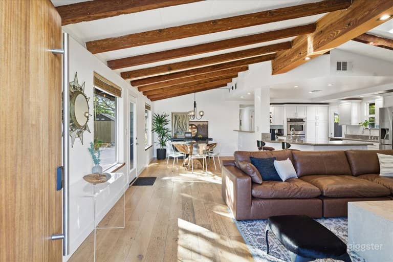  San Diego Warm Modern Retreat with Outdoor Living & Lounge 