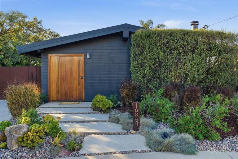  San Diego Warm Modern Retreat with Outdoor Living & Lounge 