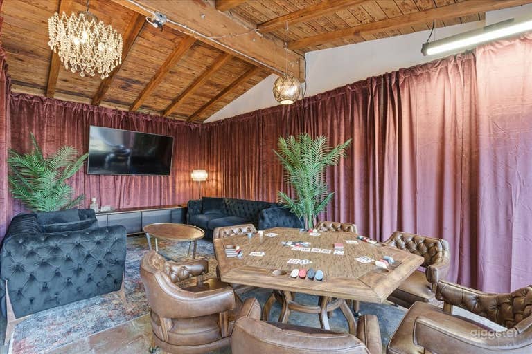  San Diego Warm Modern Retreat with Outdoor Living & Lounge 