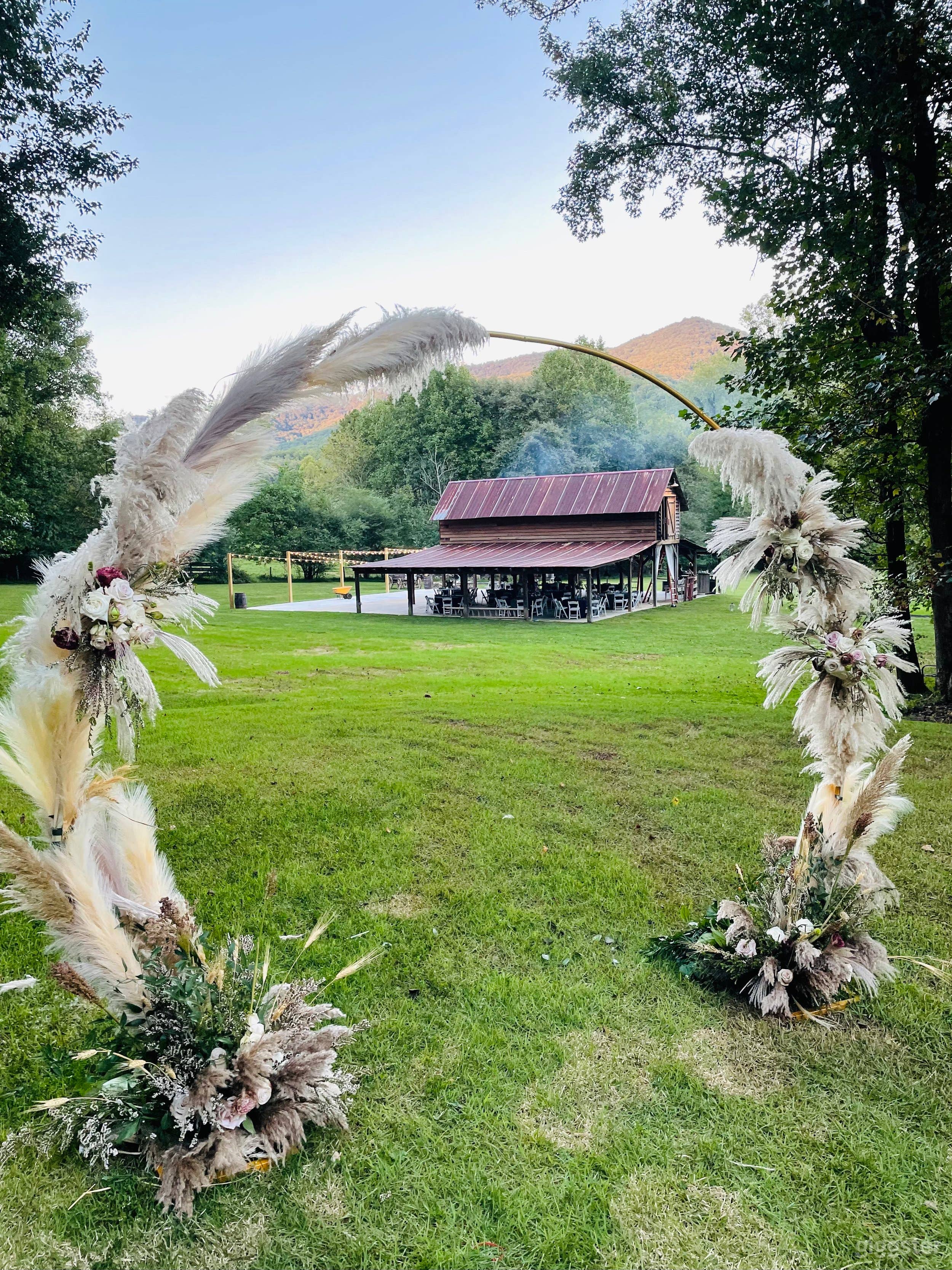 Stunning 53-Acre Mountainview Wedding Estate (Buyout) Photo 2