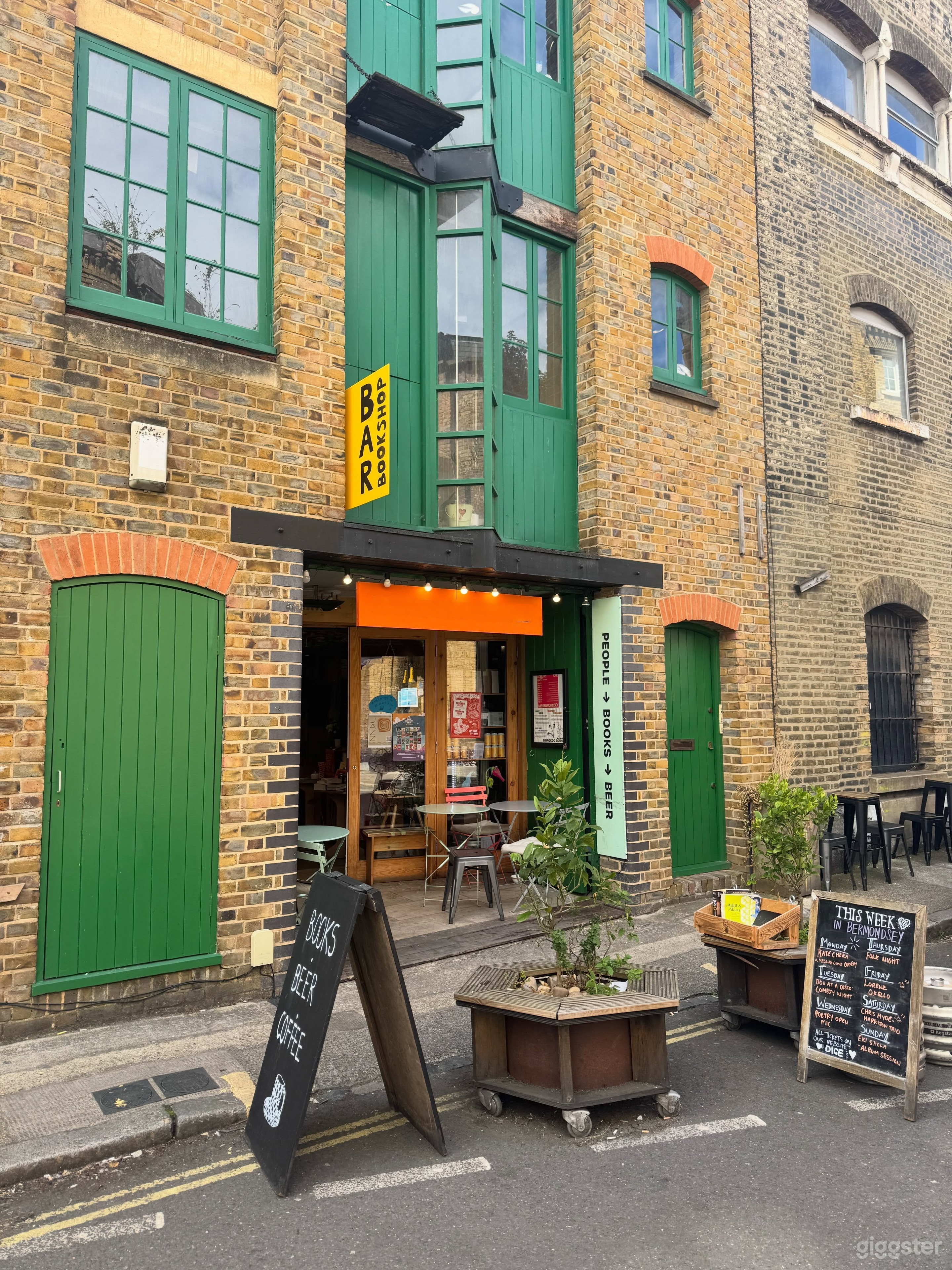 Cosy Bookshop, Cafe Space Photo 4