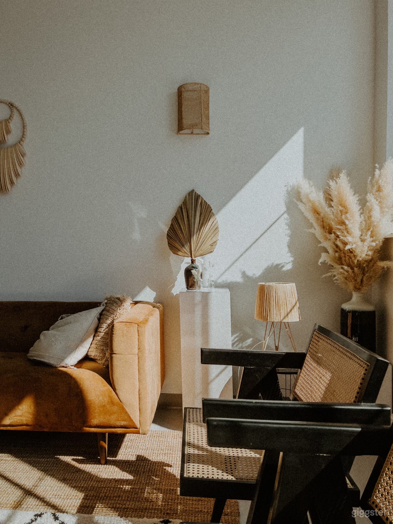 Stunning 2300sf Boho Studio in the Heart of the Plateau - Flooded with Natural Light.