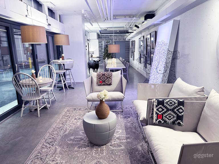  Secret Sweetspot in the Alley. Open Concept Studio 