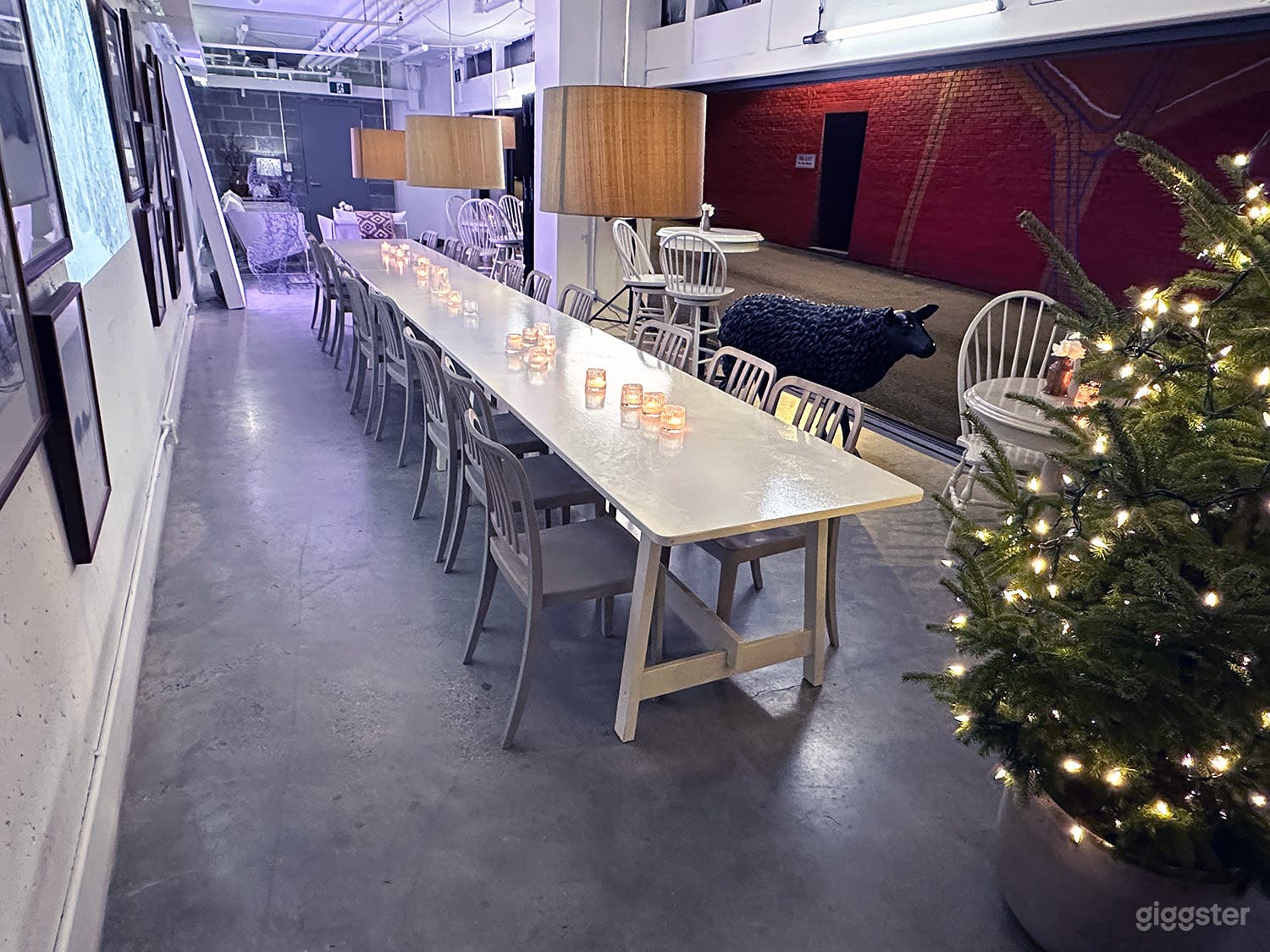 Secret Sweetspot in the Alley. Open Concept Studio Photo 2