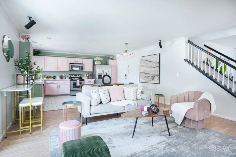  Mile High Magic: Hot tub Mario Mural Game Room FirePit House 