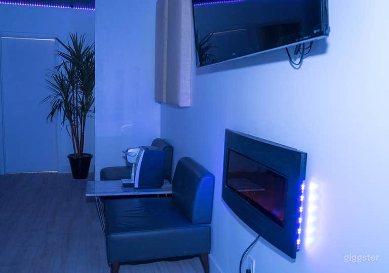  Espacio de estudio neón en el corazón de la ciudad 