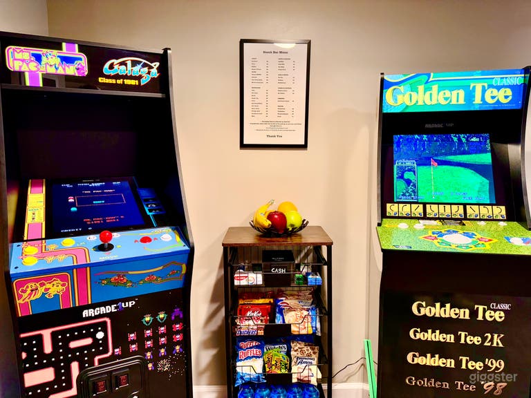  A vibrant, ready-to-shoot arcade setup complete with props, signage, and built-in snack stand—ideal for stylized scenes or product shots. 