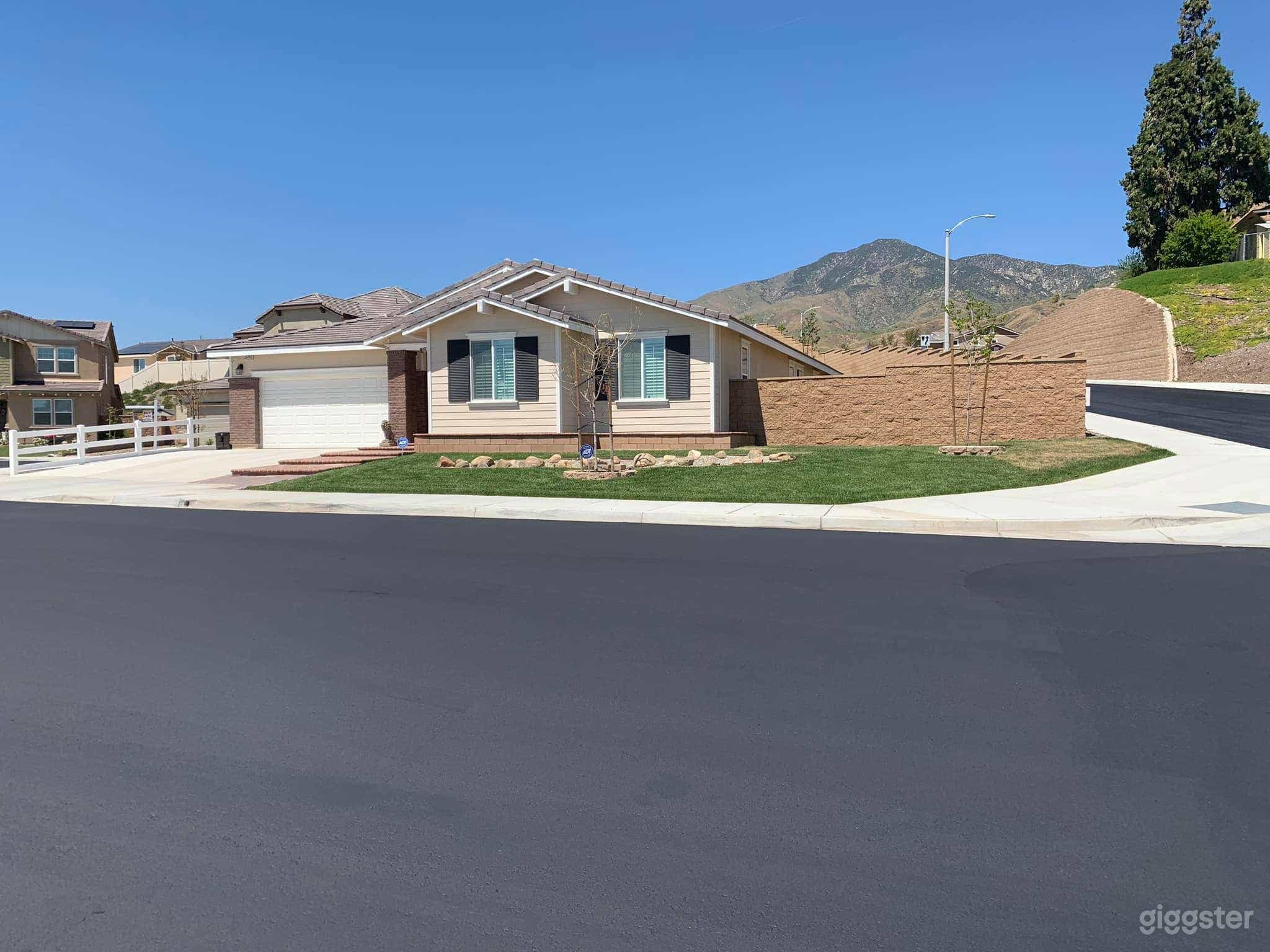 New Large House in the hills, with a mountain view Photo 1