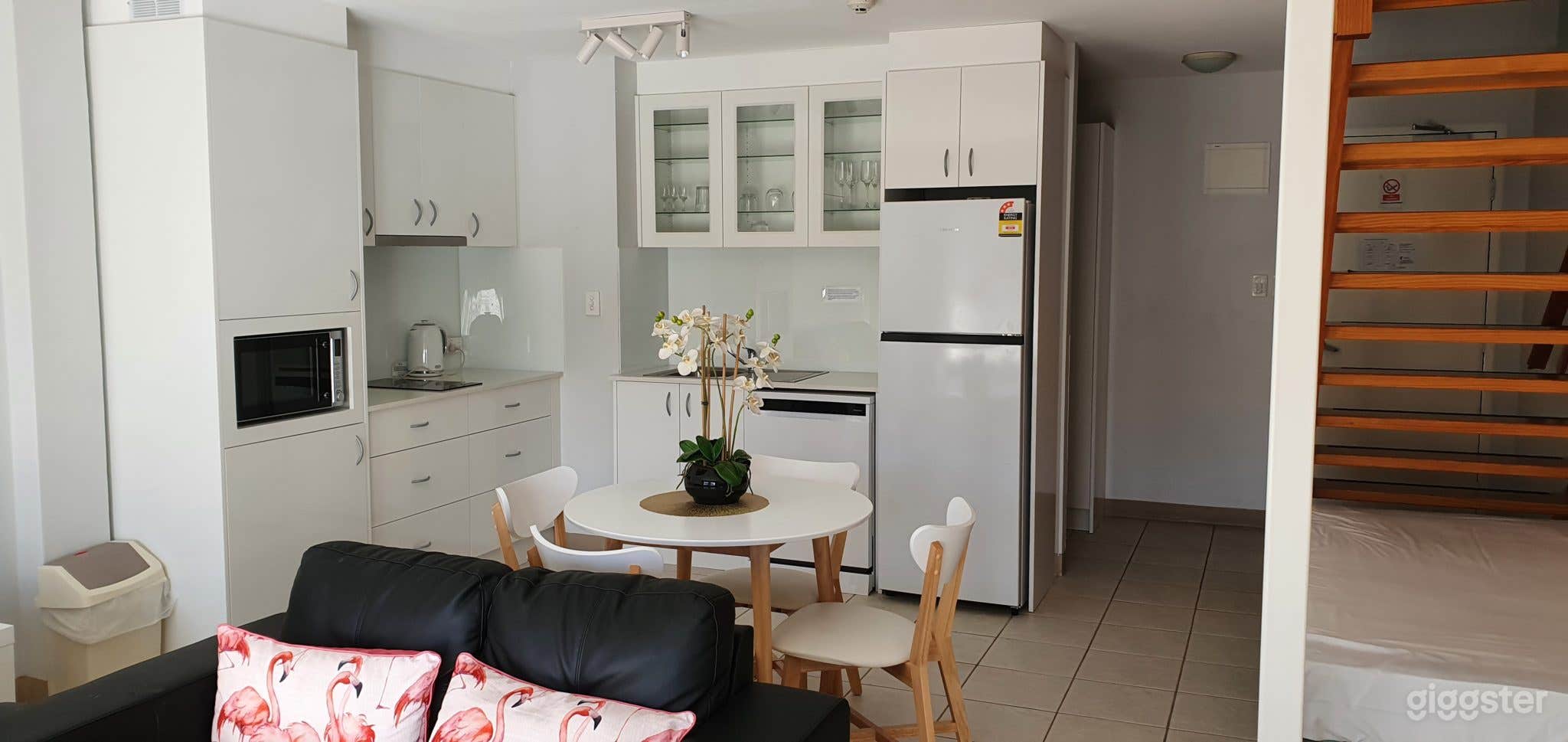 2 BR TOWNHOUSE APARTMENT Photo 2