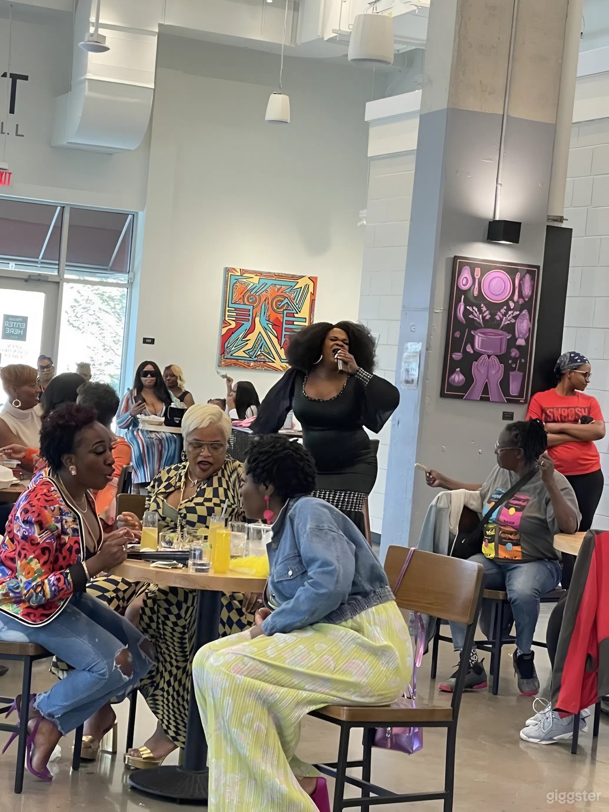 Versatile Urban Loft for Events, Panels, & Creative Gatherin Photo 4