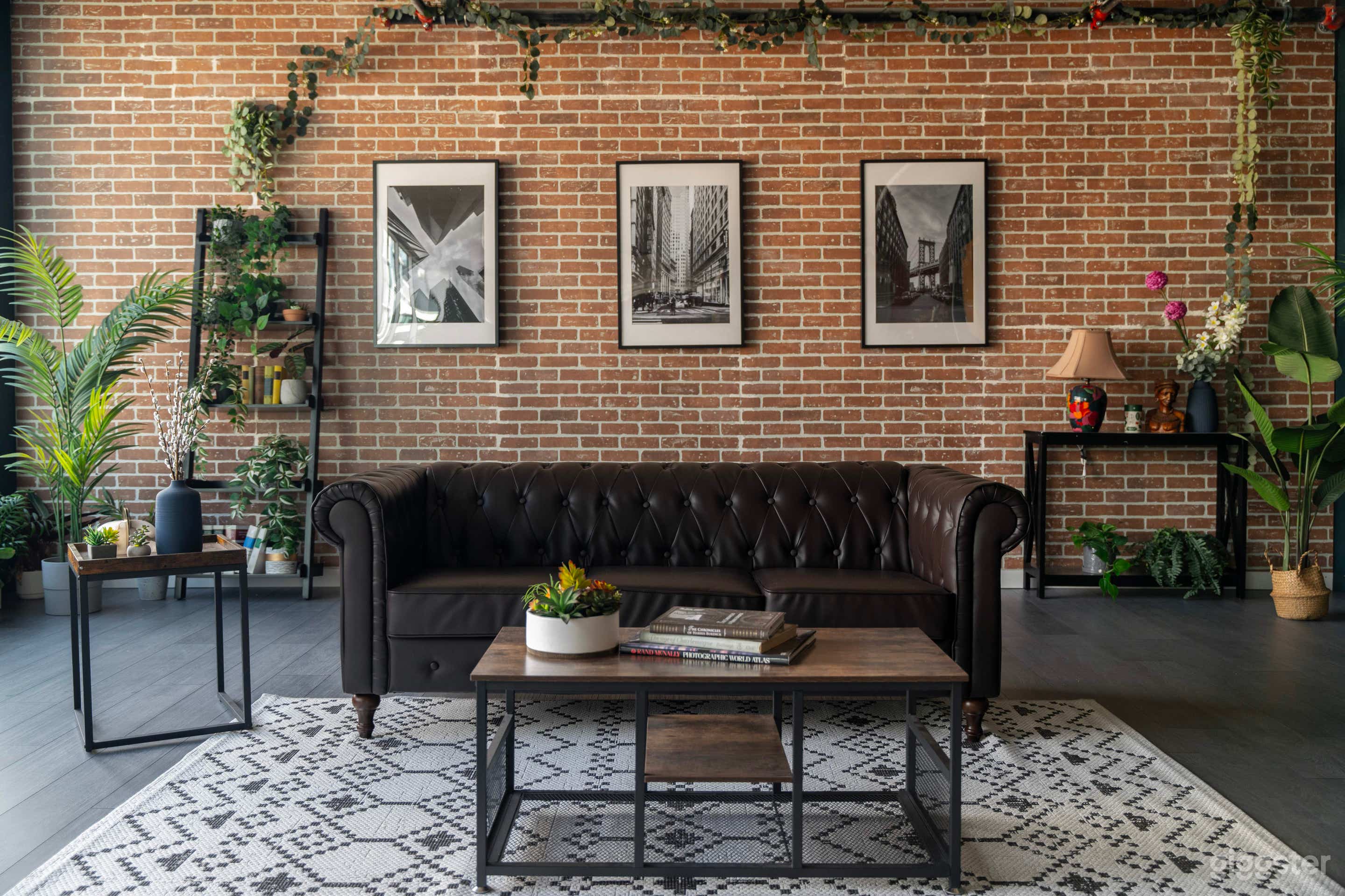 MBLD STUDIO - NYC Apartment Living Space

- Vancouver, BC
Media &amp; Content Production | Private Meeting &amp; Event

#Photography #Videography #Podcast #Film #Series #Commercial #Lifestyle #Portrait #Boudoir