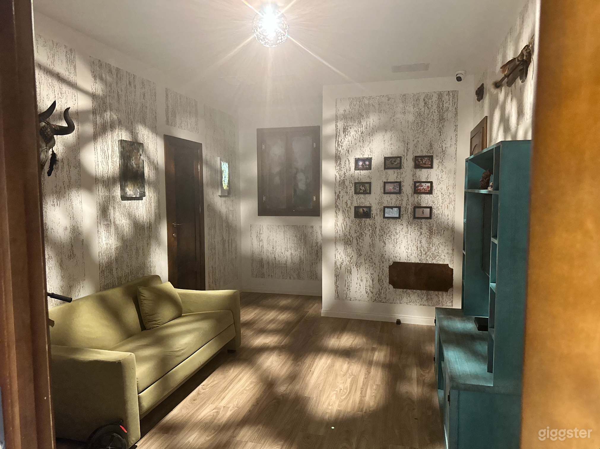 Creepy murder house Photo 4