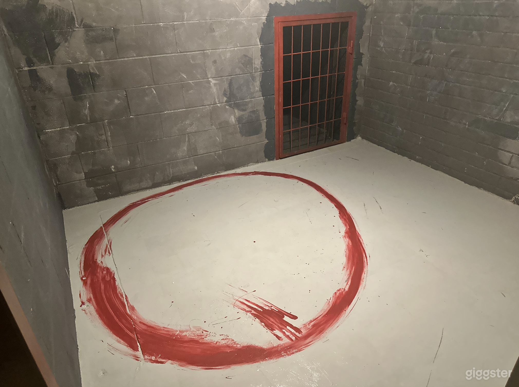 Creepy murder house Photo 1