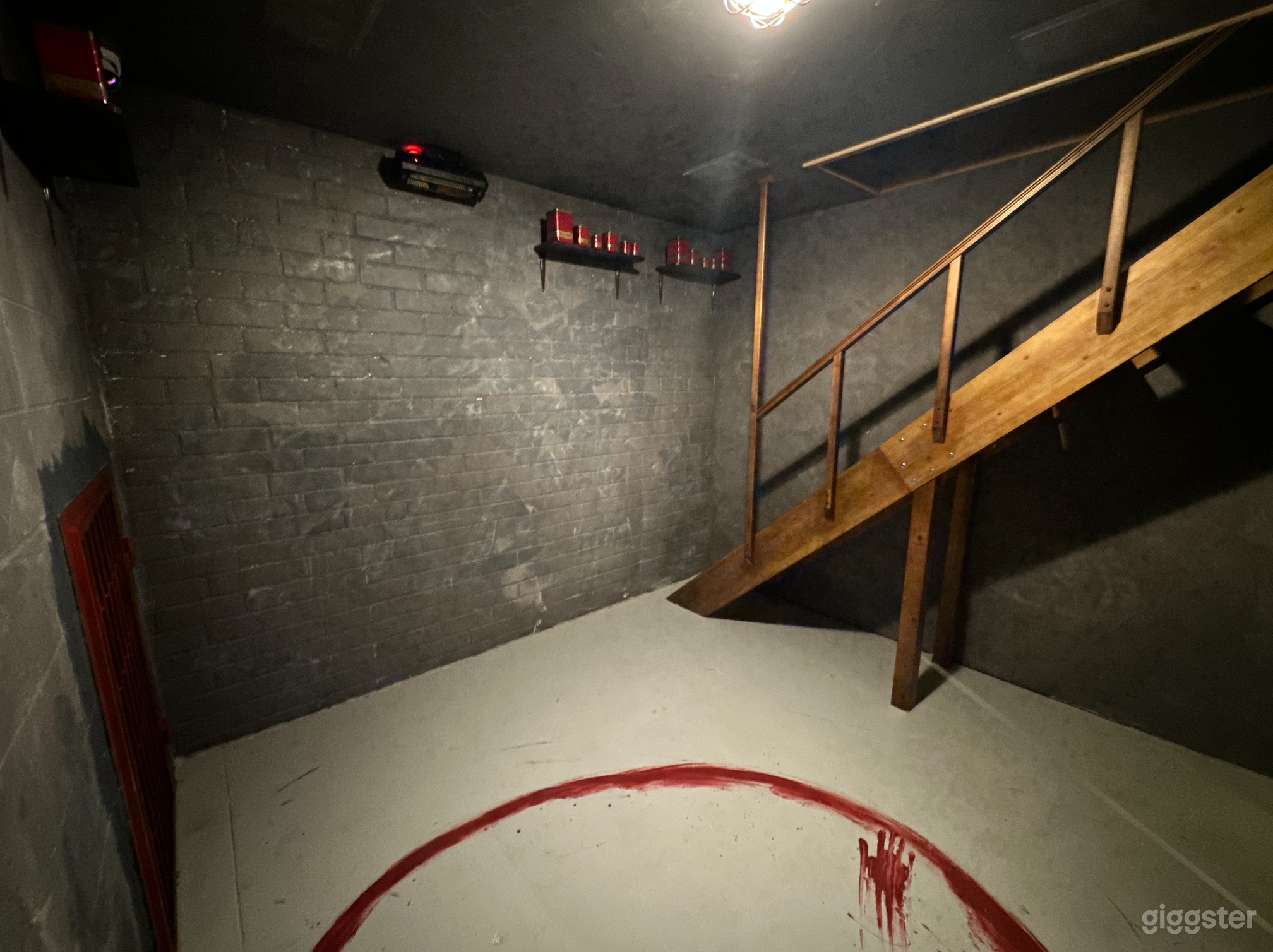 Creepy murder house Photo 3