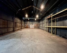  Industrial Metal Warehouse Location (Center Unit) 