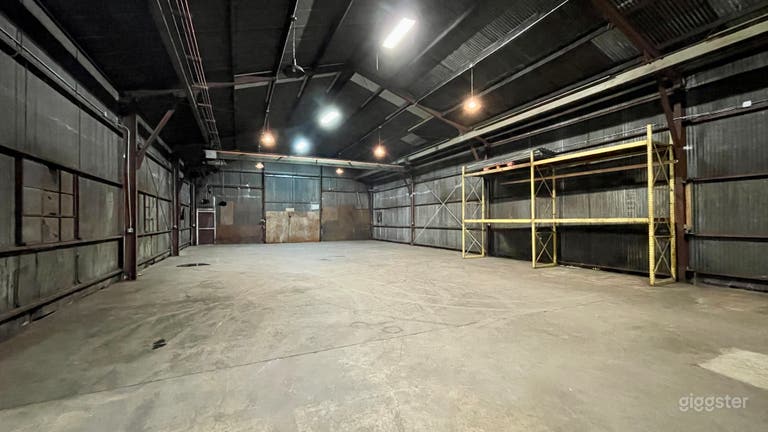  Industrial Metal Warehouse Location (Center Unit) 