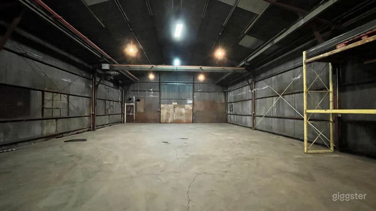  Industrial Metal Warehouse Location (Center Unit) 