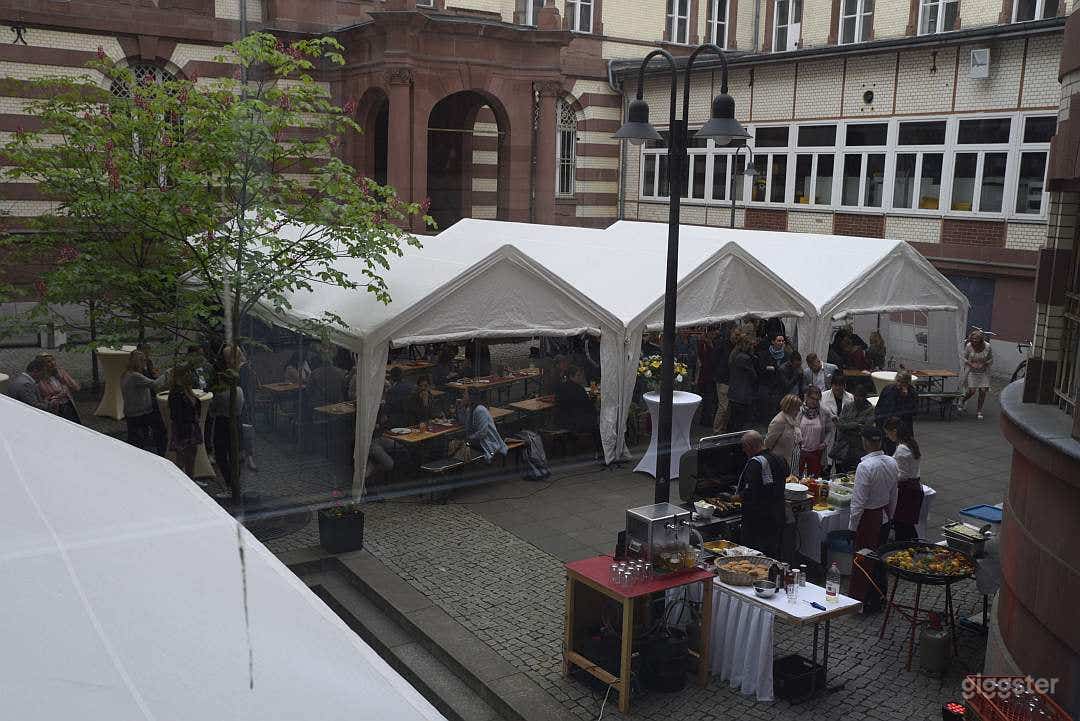 party-tents covering the guests of the gaumenrache