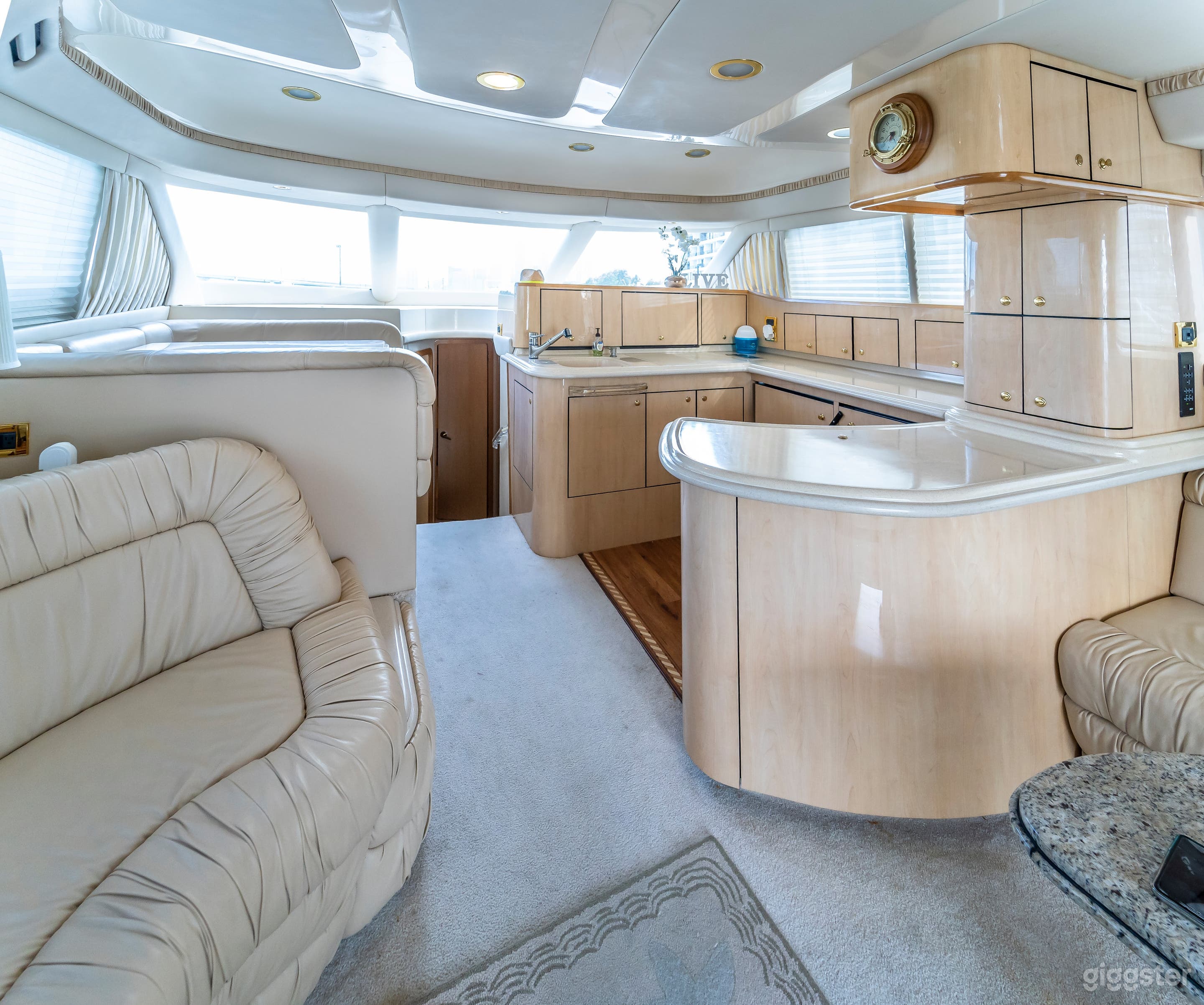 Outstanding 60FT SEA RAY FLIGHT BRIDGE Party Yacht Space Events Photo 4