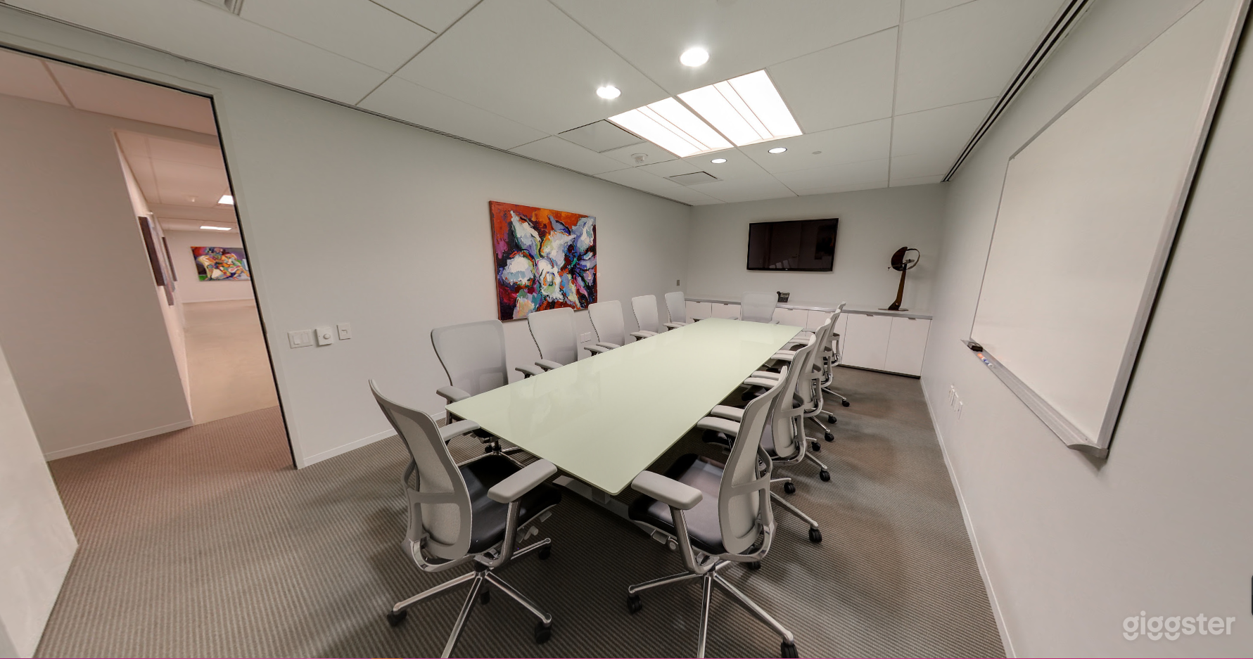 Conference Room for 10 People in Downtown Washington Photo 2