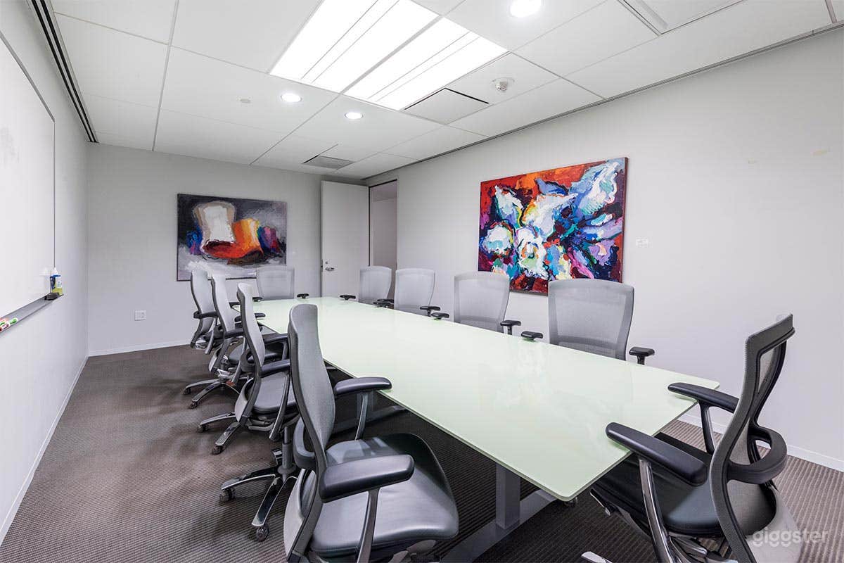 Conference Room for 10 People in Downtown Washington Photo 1